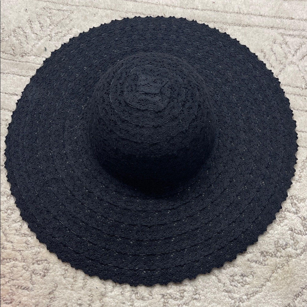 Elegant Black Wide-Brimmed Hat Lace 100% Cotton Medium